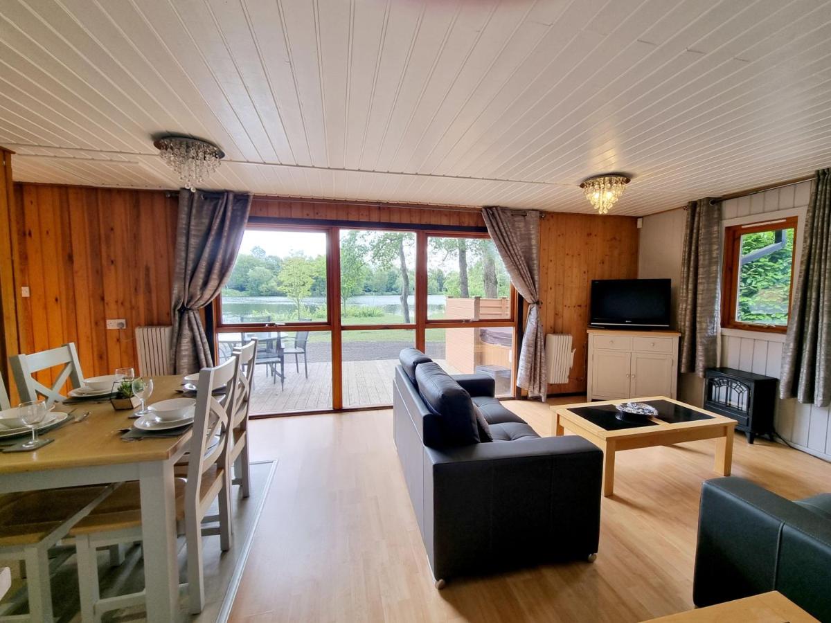 Maple Lodge 11 Hot Tub & Sauna - Hizvo