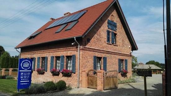 Gosciniec Jaroszewskie Wzgorze - Housity
