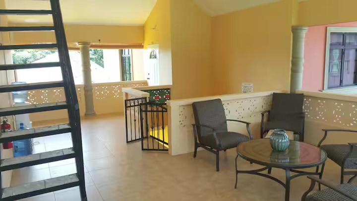 Le Chateau - Kiskadee Apartment - Housity