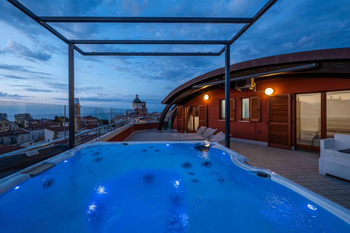 Attico vista mare con Jacuzzi - CASA LUXURY DIAMANTE - Housity