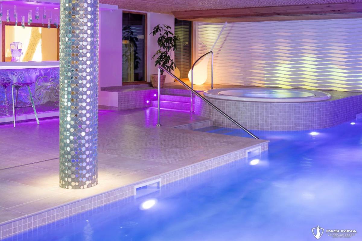 Piscine de l'établissement Hotel Pashmina Le Refuge ou située à proximité