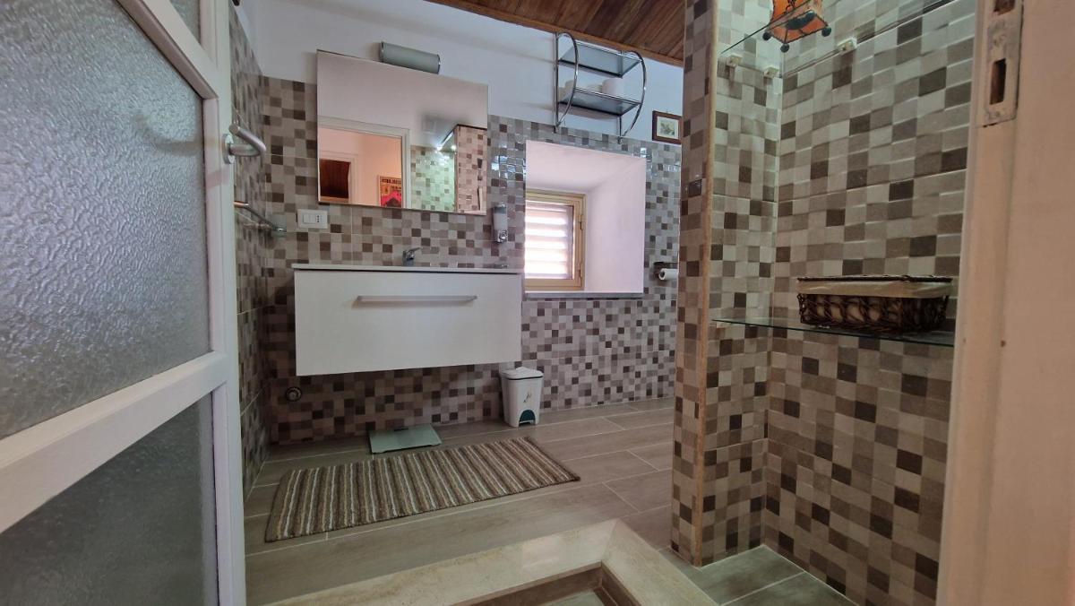 Holiday House - Housity