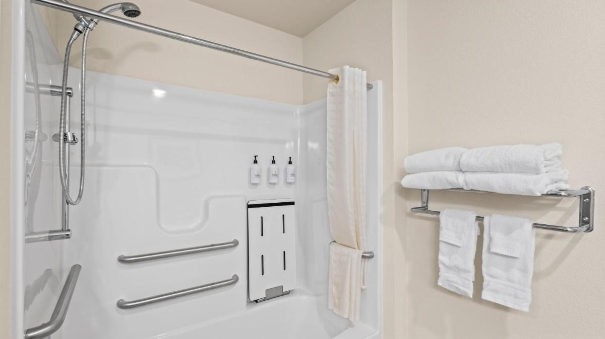 Cobblestone Hotel & Suites - Foley - Housity