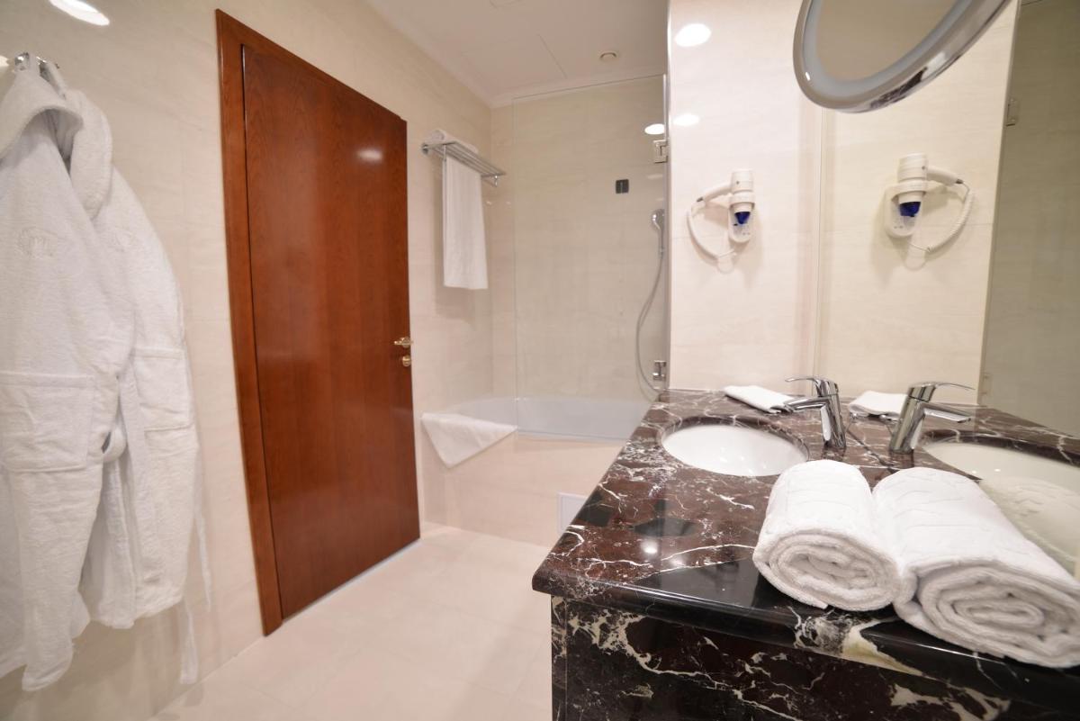 Hotel Mellain - Housity