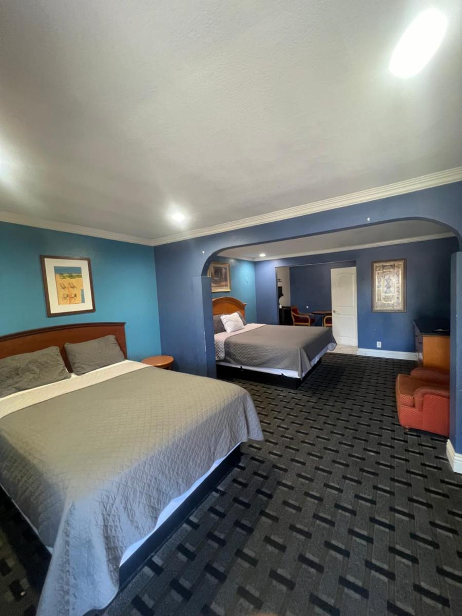 Sunset Inn & Suites - Housity