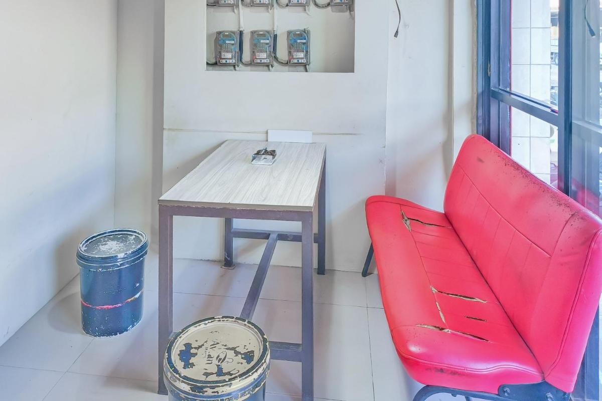 RedDoorz at Guest House A2 Near Rita Mall Tegal - Housity