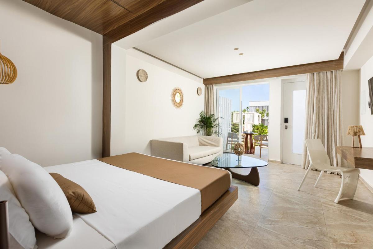 So White Club Resort - Housity