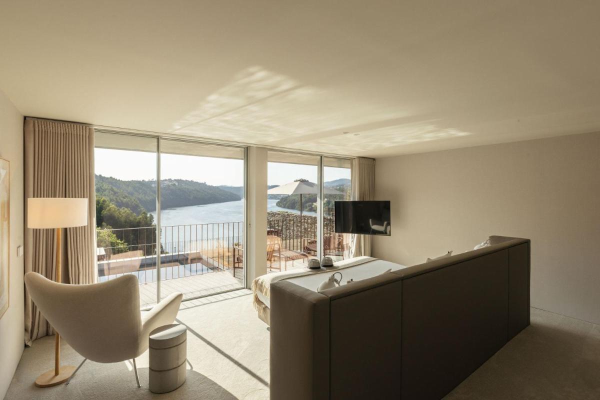 Uma televisão e/ou sistema de entretenimento em Octant Douro