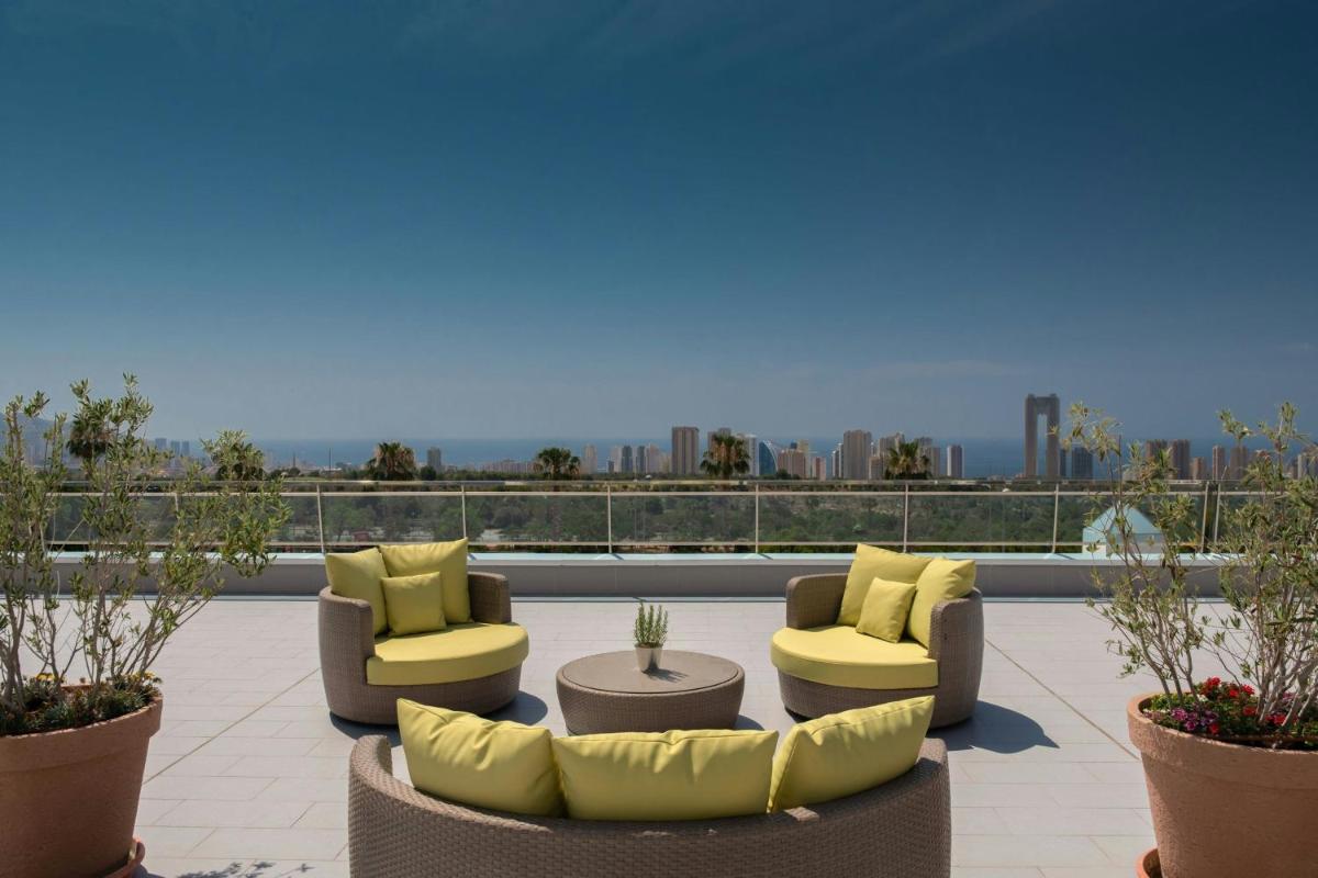 Un balcón o terraza de Four Points by Sheraton Costa Blanca Resort