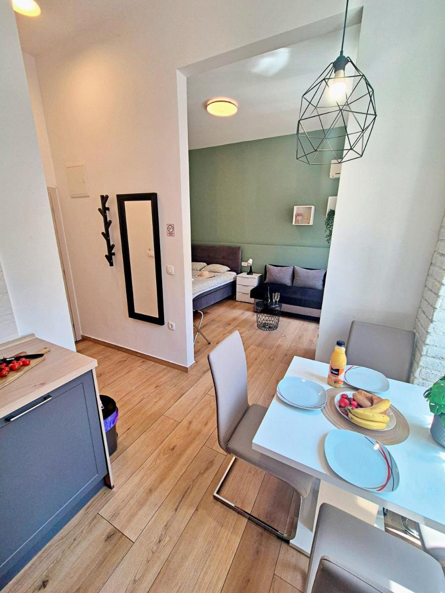 Lola's Place - Housity