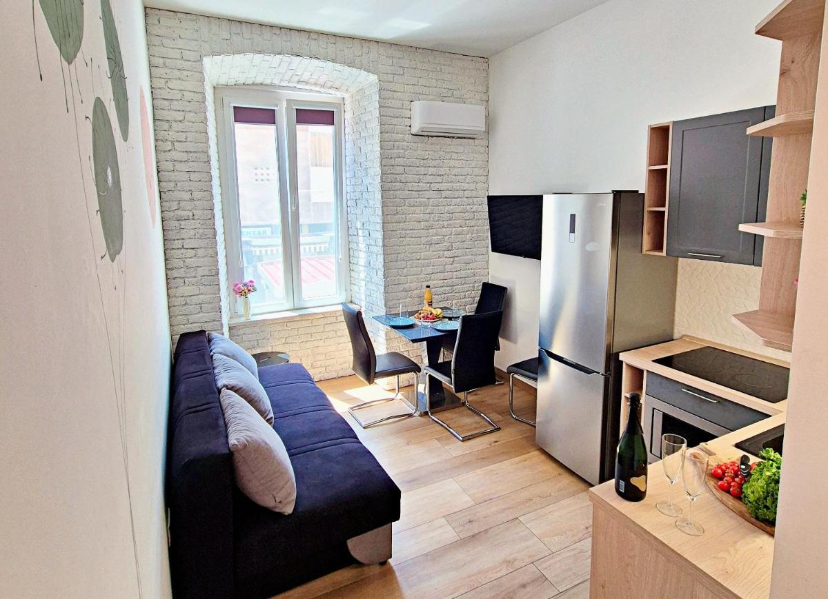 Lola's Place - Housity