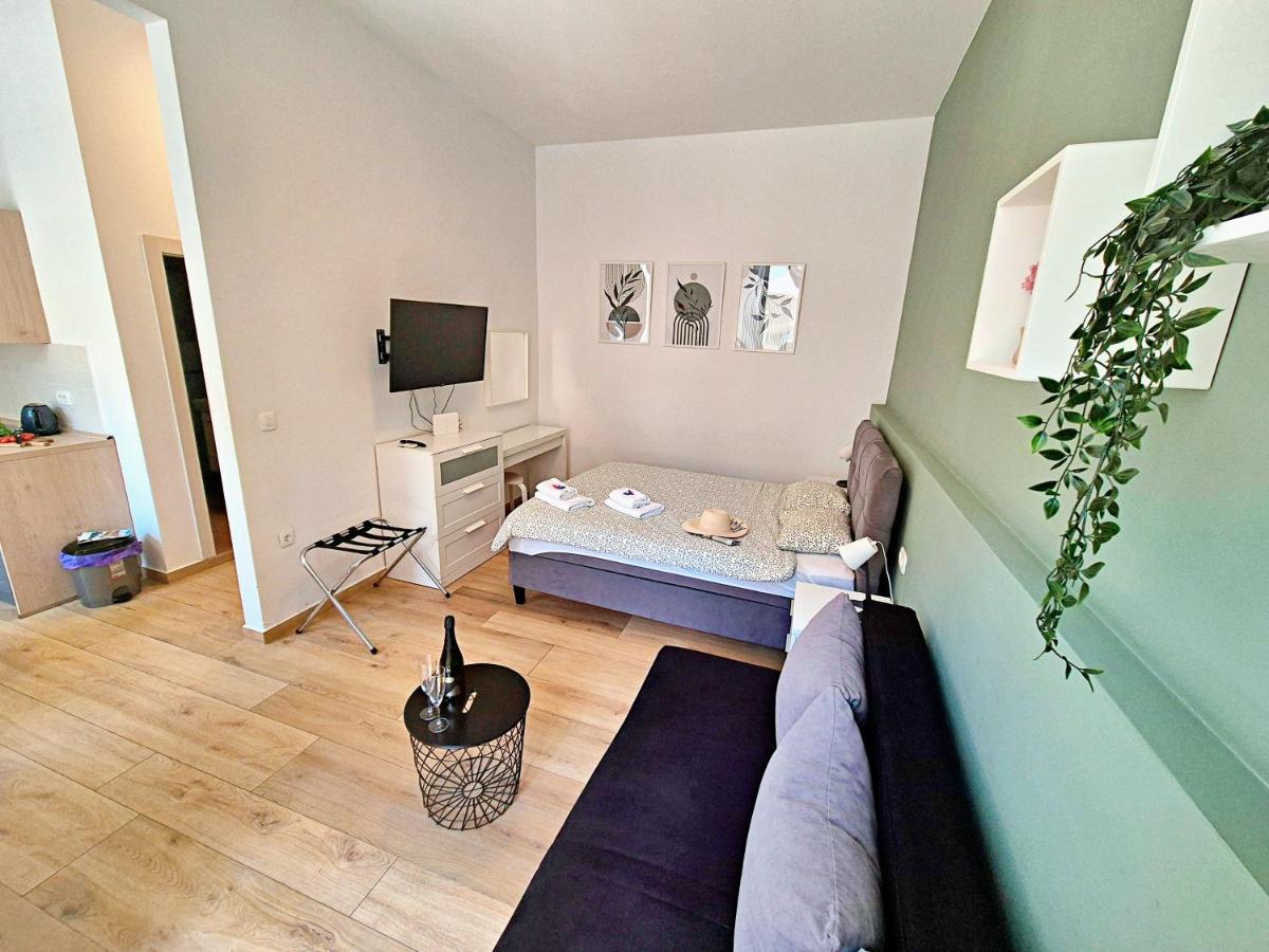 Lola's Place - Housity