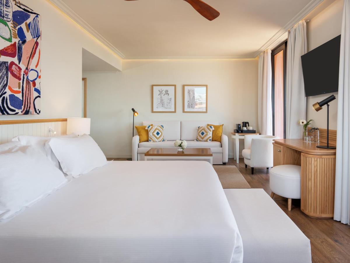 Cama o camas de una habitación en H10 Costa Adeje Palace