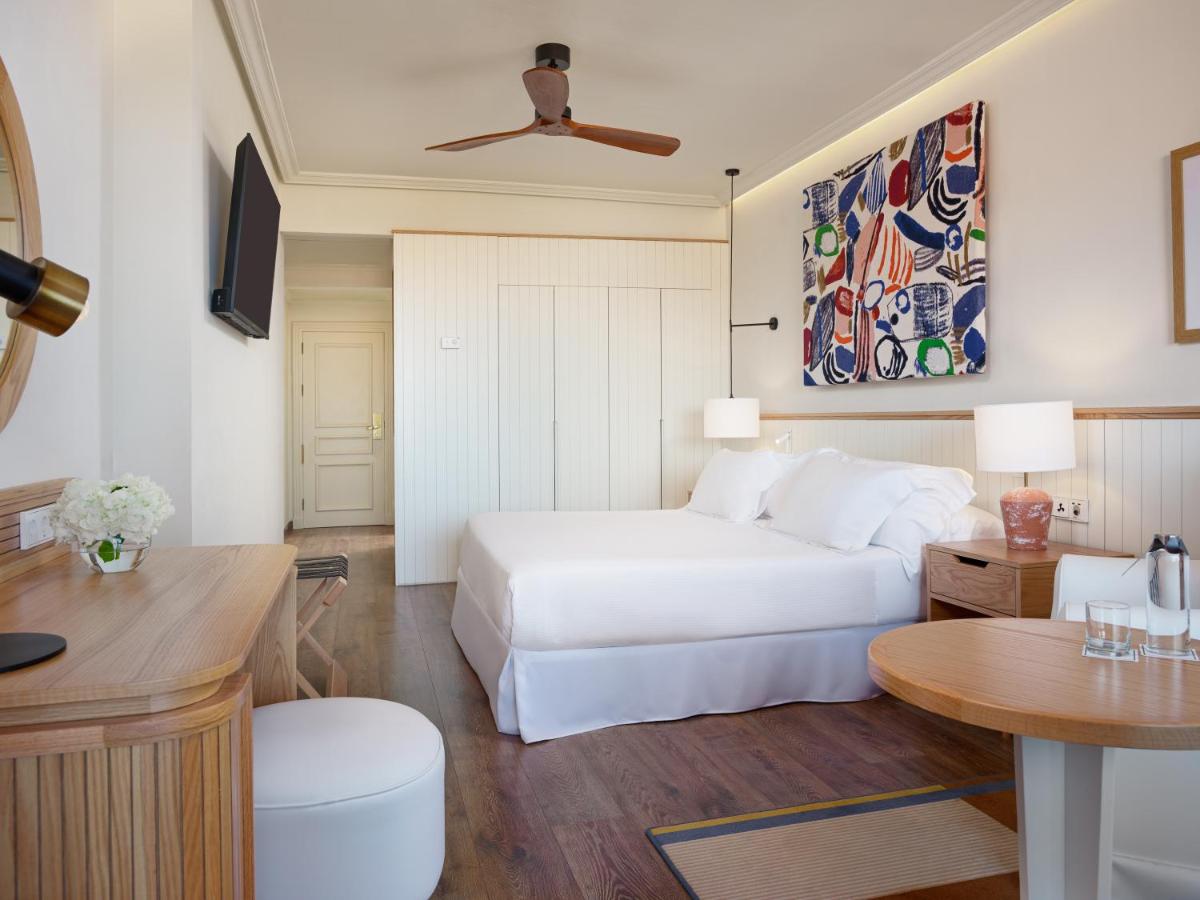 Cama o camas de una habitación en H10 Costa Adeje Palace