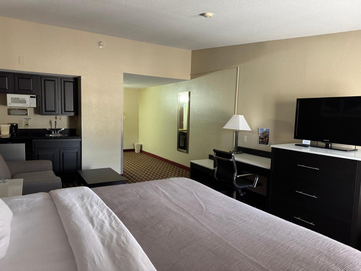 Quality Inn & Suites Middletown - Franklin - Housity