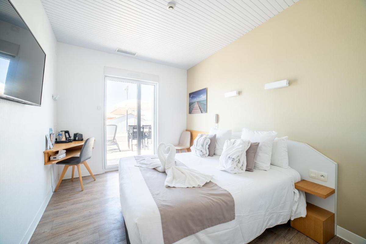 Télévision ou salle de divertissement dans l'établissement Hotel Les Dunes