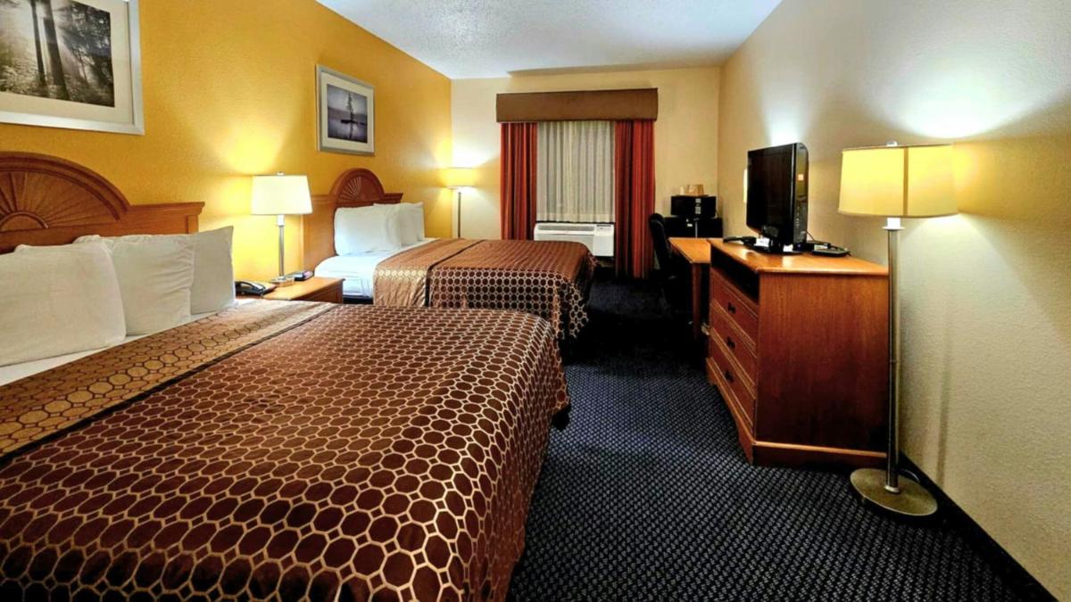 Magnuson Hotel Sand Springs – Tulsa West - Housity