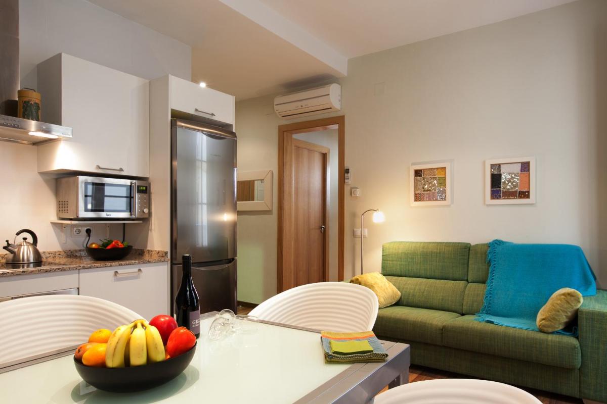 El Born Apartment - Santa Caterina Market - Walk to Cathedral & Picasso Museum - Housity