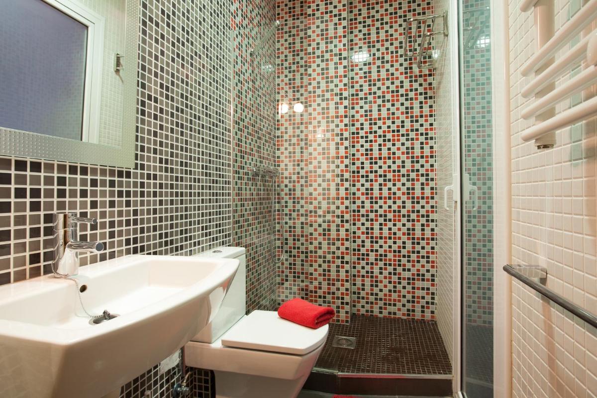 El Born Apartment - Santa Caterina Market - Walk to Cathedral & Picasso Museum - Housity