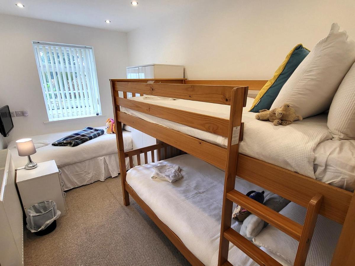 Top Of The Lane Luxury Holiday Apartment - Housity