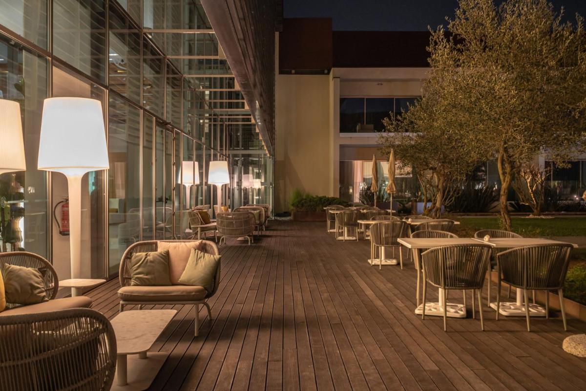 Uma área de estar em Onyria Marinha Cascais, Vignette Collection by IHG