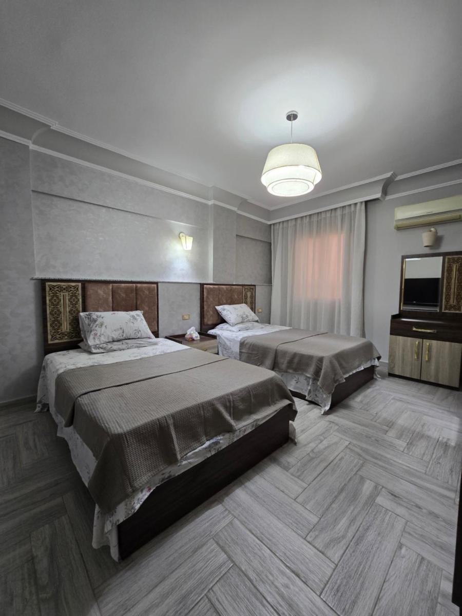 Comfy 2 Bedrooms Apartment in Cairo 98-5 - Hizvo