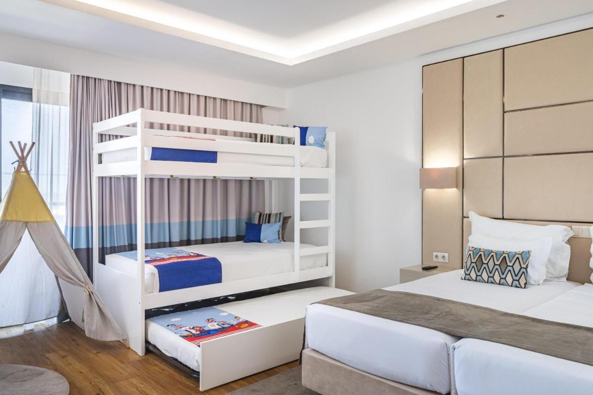 Uma cama ou camas num quarto em Jupiter Albufeira Hotel - Family & Fun - All Inclusive