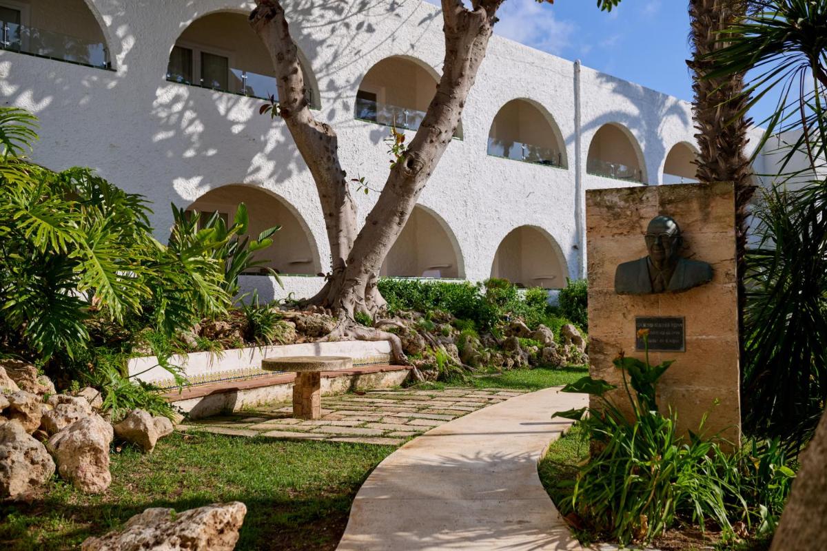 Jardín al aire libre en AluaSoul Menorca - Adults Only