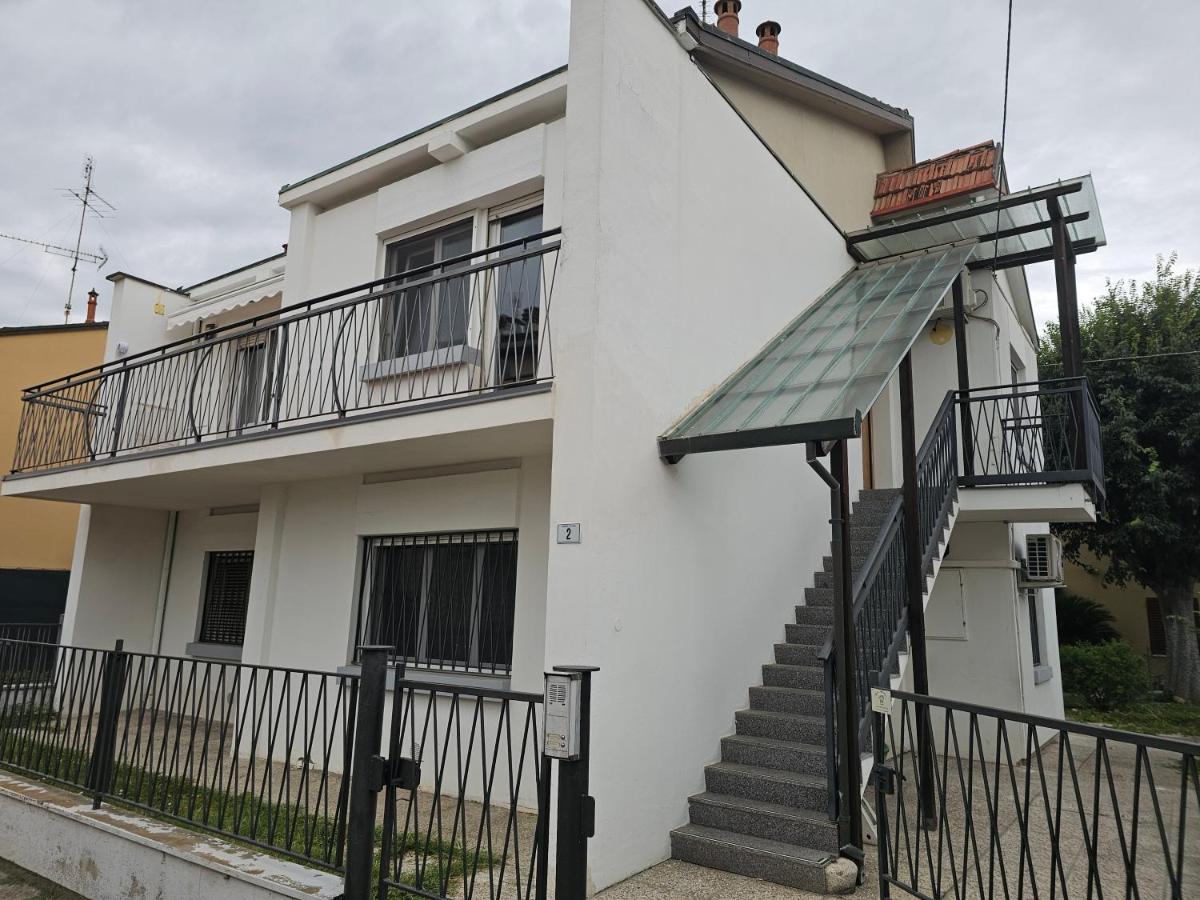 Casa Luminosa in affitto breve a Lugo, zona tranquilla, parcheggio comodo - Housity