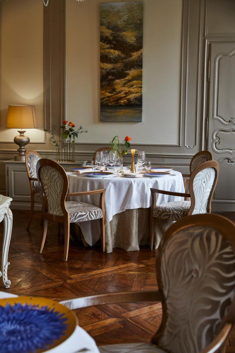 Coin salon dans l'établissement Hôtel 4 étoiles - Restaurants & Spa Périer Du Bignon