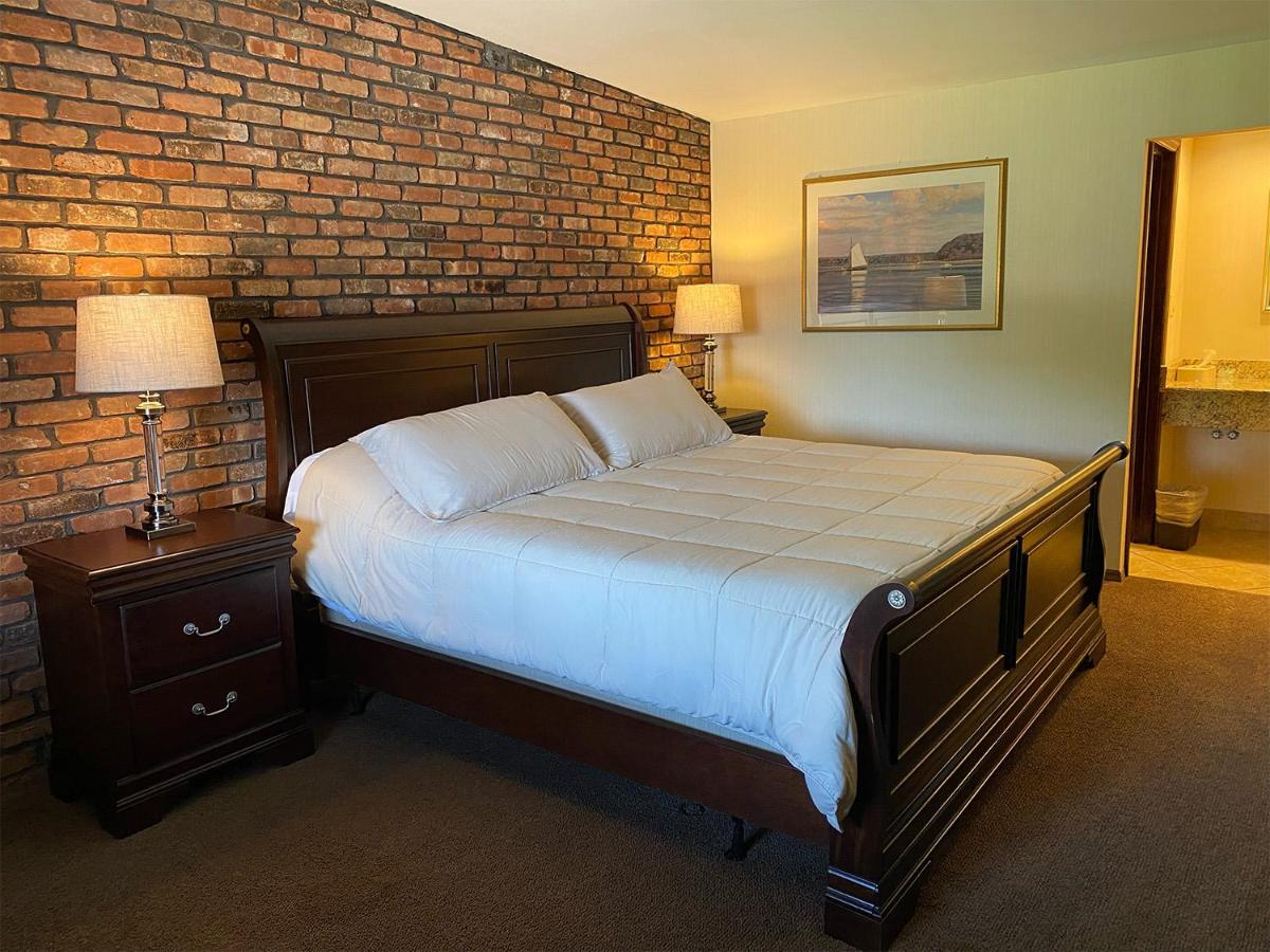 Chalet Inn & Suites - Housity