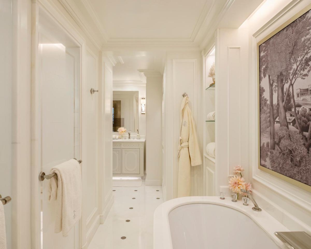 Salle de bains dans l'établissement Four Seasons Hotel George V Paris