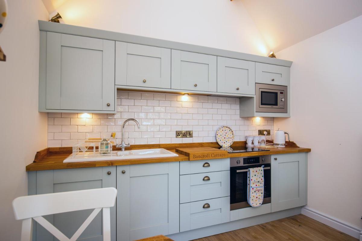 Exclusive Holiday Accommodation - Bancroft Cottage - Housity
