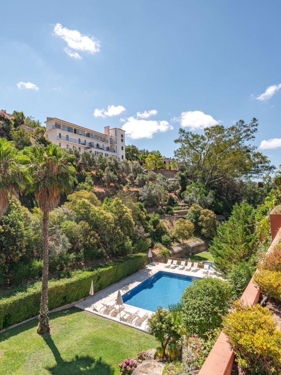 uma vista aérea de um jardim com uma piscina em Pure Monchique Hotel - Villa Termal Spa Resort - by Unlock Hotels em Monchique