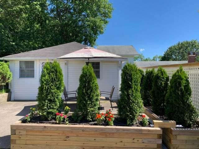 Seaside Stay: Waterfront with Views & Beach Access - Housity