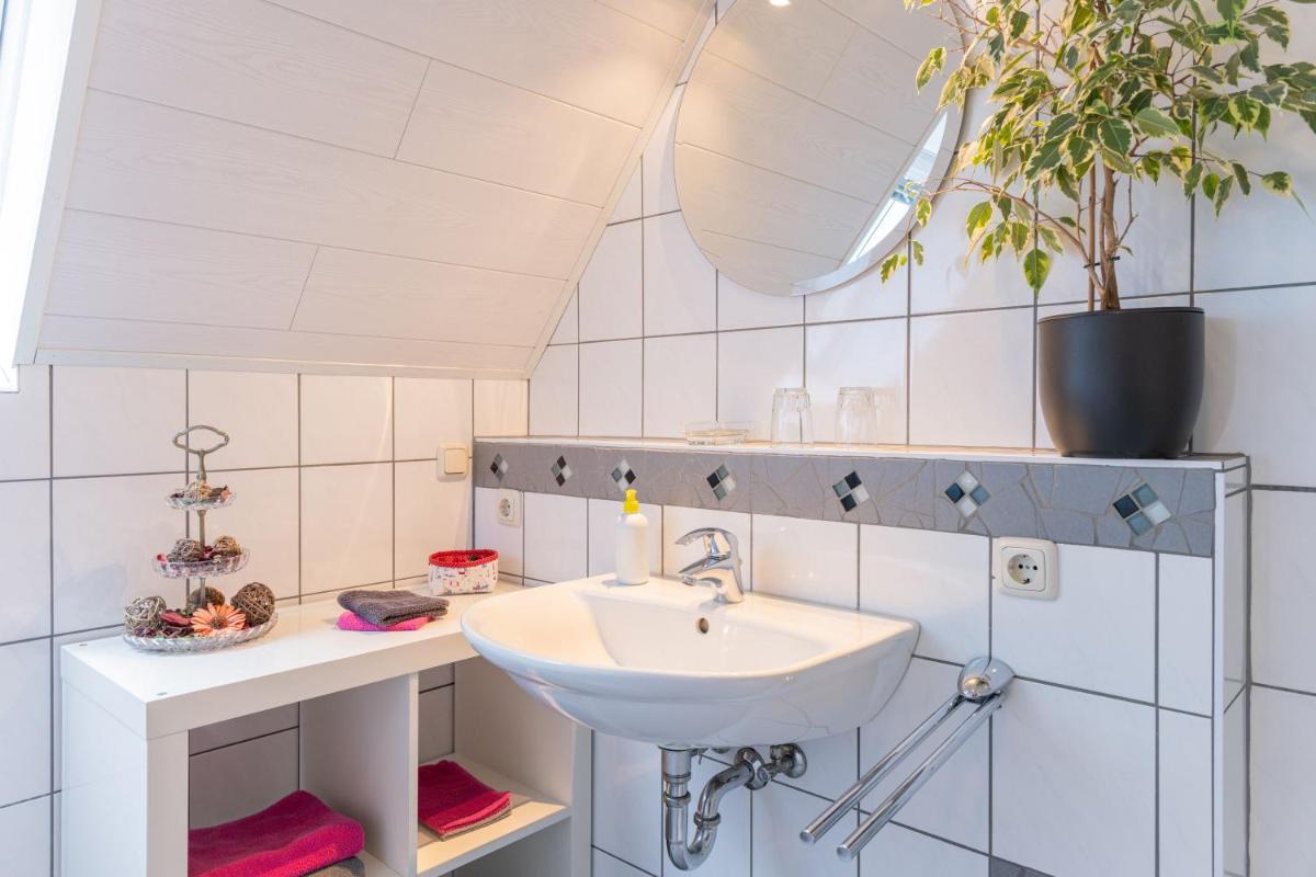 Ferienwohnung An der Eichenallee, 35200 - Housity