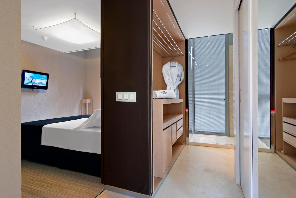 Cama o camas de una habitación en Axel Hotel Barcelona - Adults Only