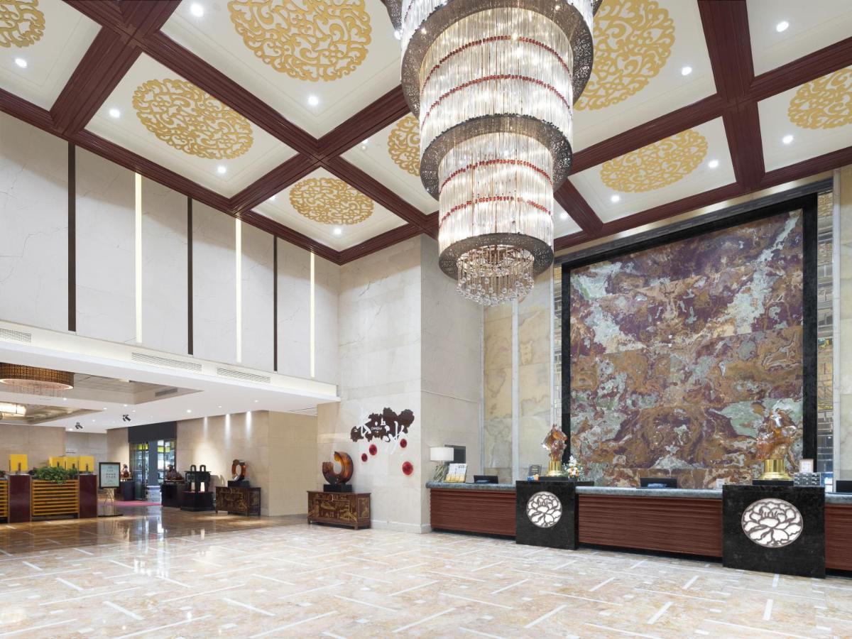 Days Hotel & Suites China Town - Very close to the Changsha Sation- Metro Line 2 & Line 6-Orange Island- Wuyi Square- Free Gym & Laundromat, 31st floor for Chinese and Western buffet - Housity