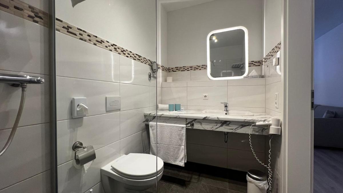 Blue Riverside Apartments - Housity