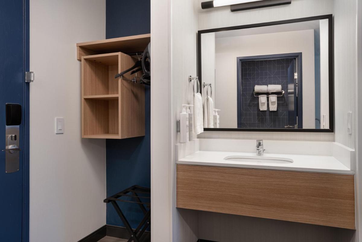 Spark by Hilton West Coxsackie - Housity