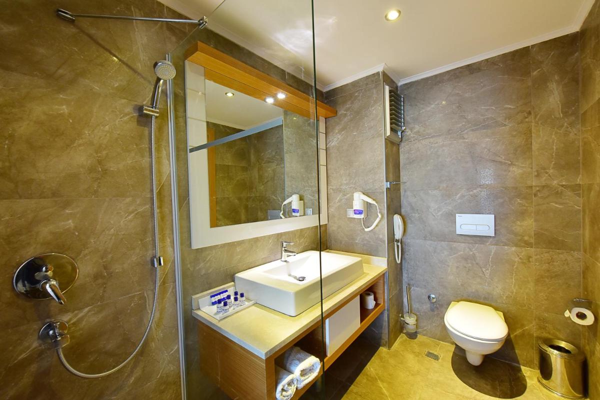 Jasmin Beach Hotel - Housity