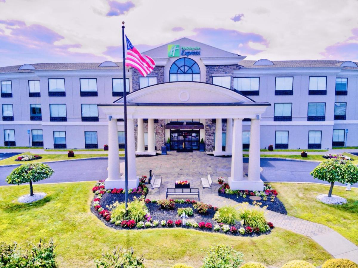 Holiday Inn Express Hotel & Suites Chester by IHG - Housity