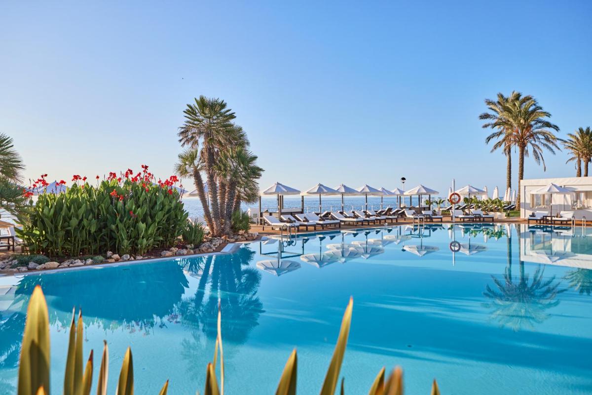 Piscina en o cerca de AluaSoul Menorca - Adults Only