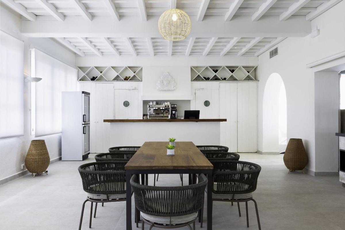 Una cocina o zona de cocina en AluaSoul Menorca - Adults Only