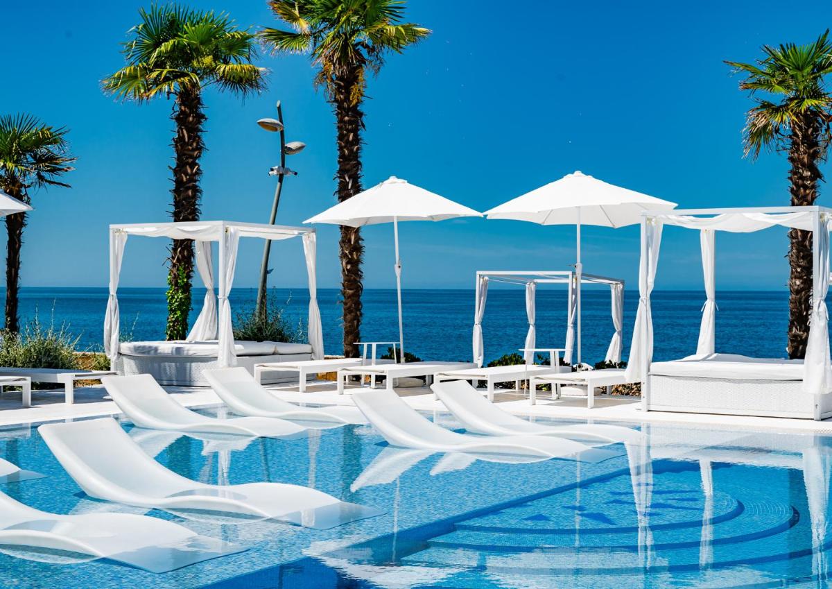 Dreamland Oasis Hotel - Housity