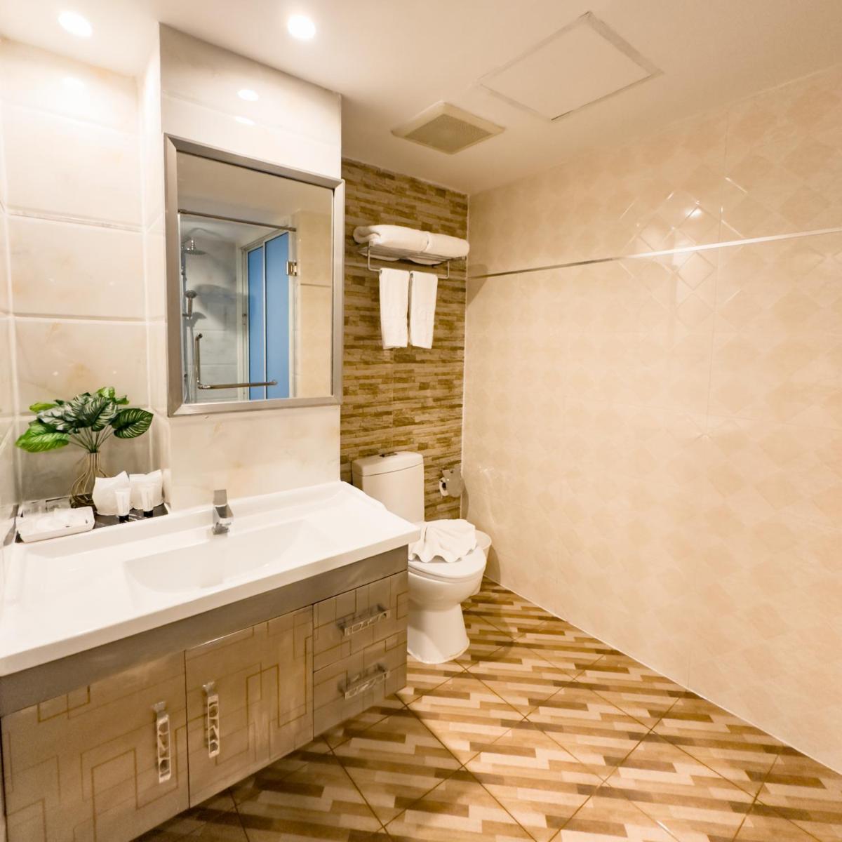 Golden Empire Suvarnabhumi Hotel - Housity