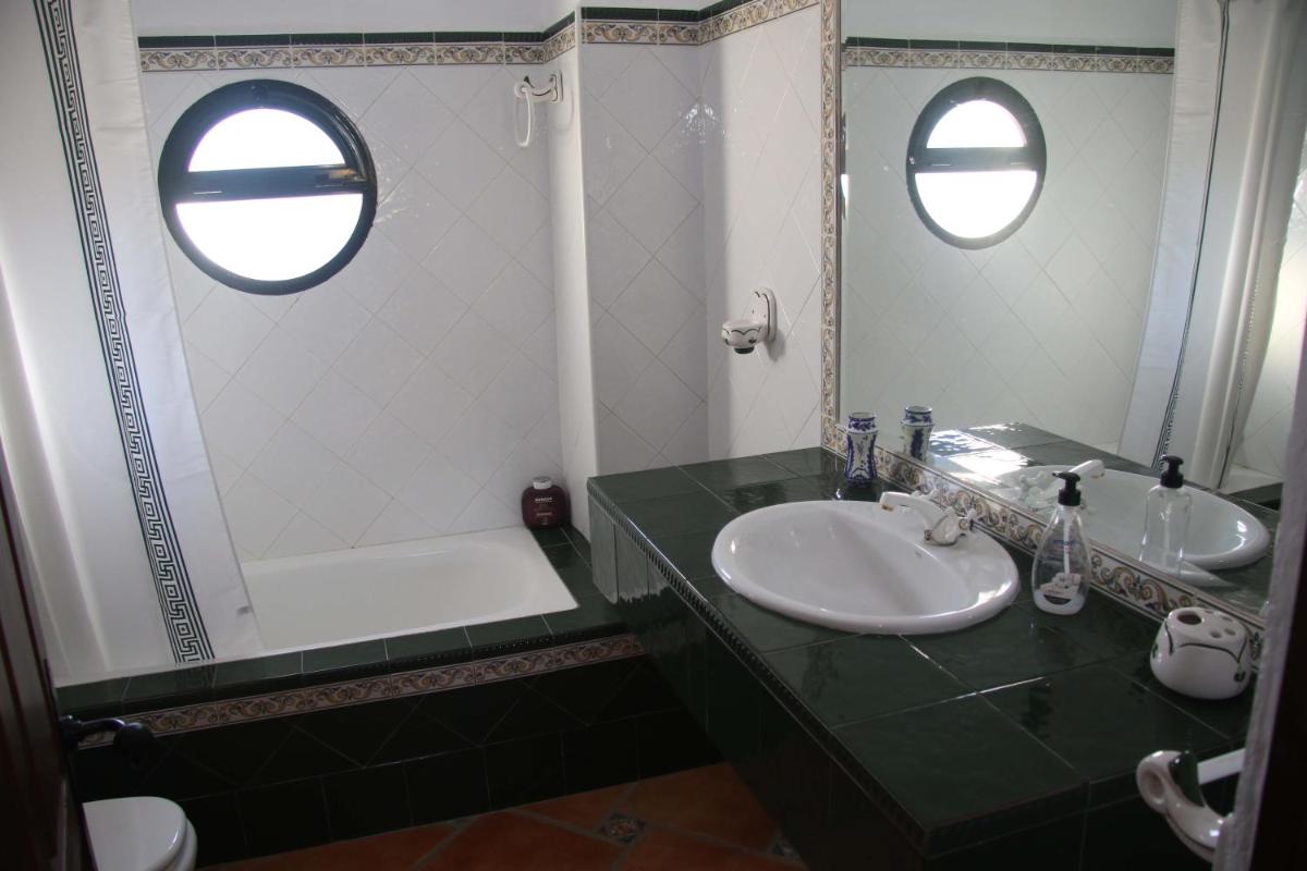 Casa Rural Arroyo de los Álamos - Housity