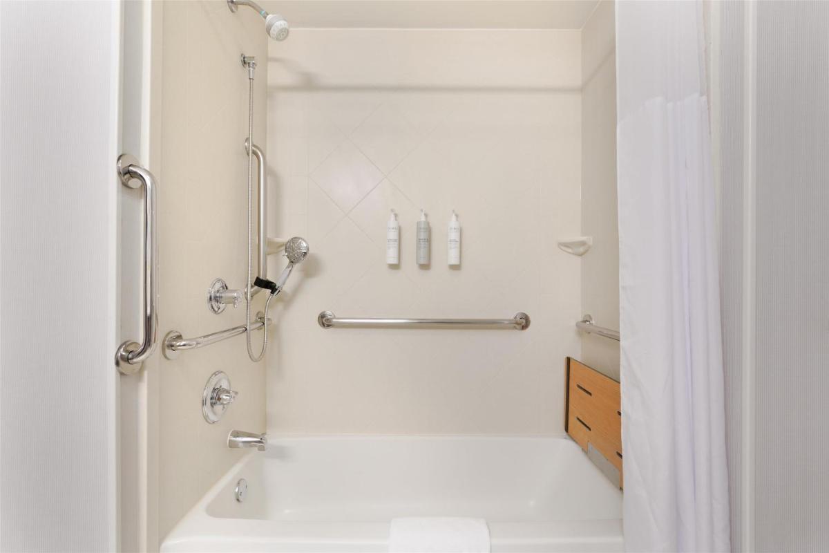 Hampton Inn & Suites Tulsa/Tulsa Hills - Housity