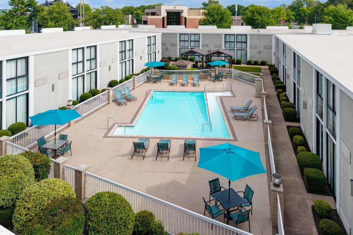 Wyndham Riverfront Hotel - Housity