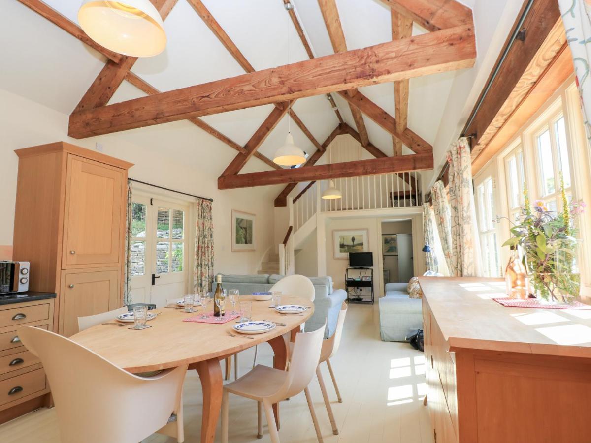 Upper Mill Barn - Housity